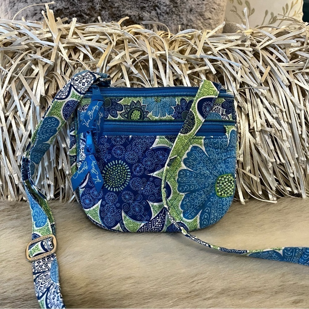 VERA BRADLEY Doodle Daisy Little Flap Hipster Green Blue Floral 2011 Crossbody